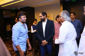 TSR Felicitates Gautamiputra Satakarni Team